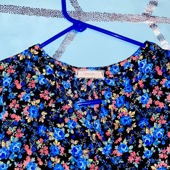 Soprano Blouse - Picture 2 of 3